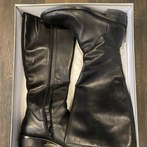 Black leather knee high boots size 9.5 zippered.